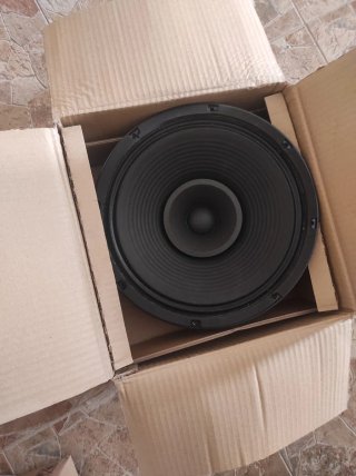 Subwoofer JBL 1000 Watts y 4 beyma medios