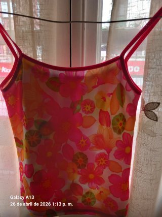 Camiseta tirantes flores