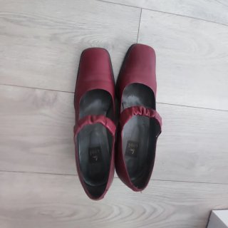 Zapatos Lodi punta cuadrada.