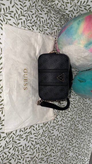 Bolso Guess Negro y Dorado Nuevo