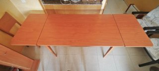 Mesa de comedor de madera
