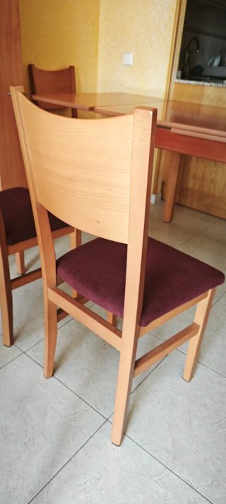 Mesa de comedor de madera