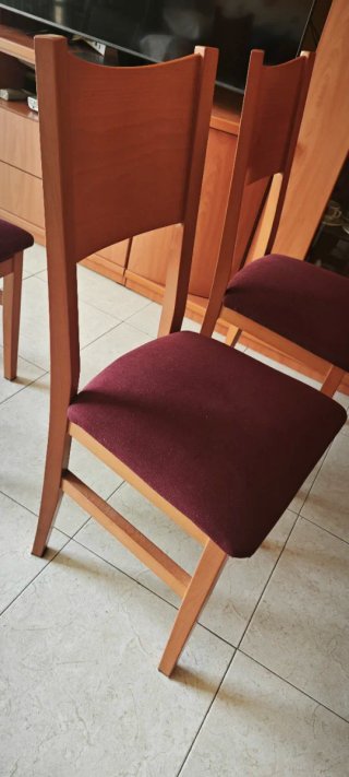 Mesa de comedor de madera