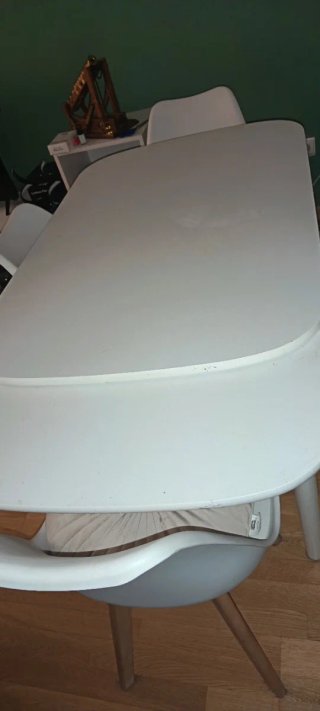 Sillas y mesa de comedor