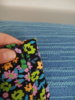 Minifalda floral con volantes