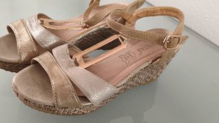 Sandalias Urbanita Plataforma Dorado y Plateado