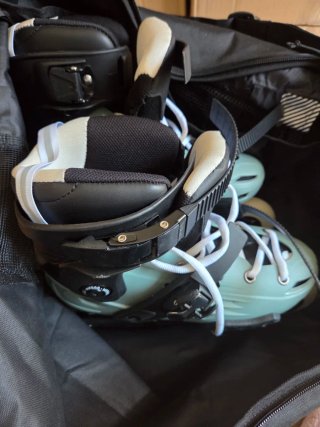 Pack Patines Verdes Decathlon + Casco Blanco + etc