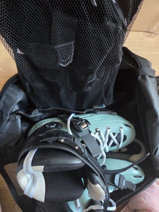 Pack Patines Verdes Decathlon + Casco Blanco + etc