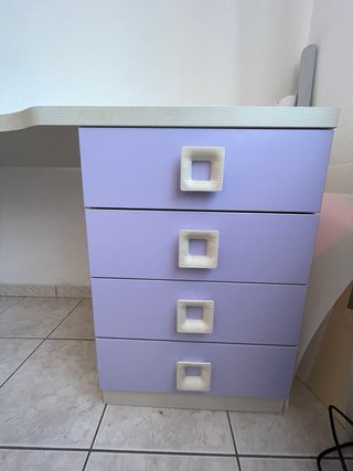 Scrivania lilla e panna