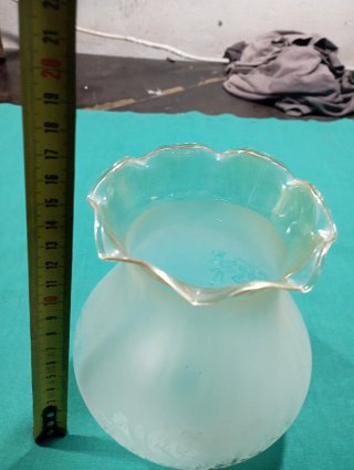 Apliques vintage dorados con tulipas de cristal