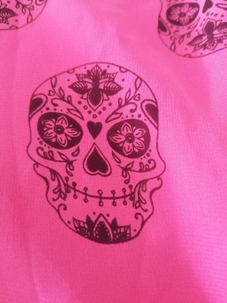 Camiseta rosa gasa calaveras