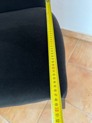Silla de terciopelo negro