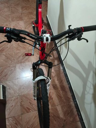 Bicicleta Specialized Stumpjumper Rossa