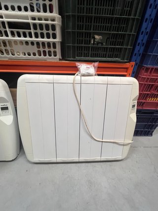 3 Radiadores Eléctricos Digitales de colgar.