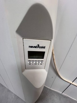 3 Radiadores Eléctricos Digitales de colgar.