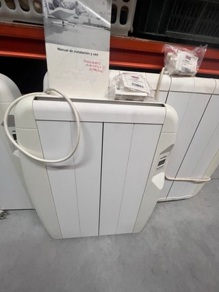 3 Radiadores Eléctricos Digitales de colgar.