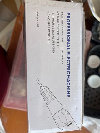 Torno para uñas con pedal y cabezales
