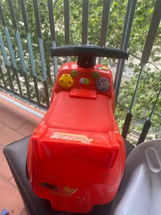 Cochecito correpasillos rojo Rayo McQueen