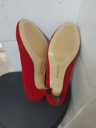 Zapatos de salón rojos talla 41