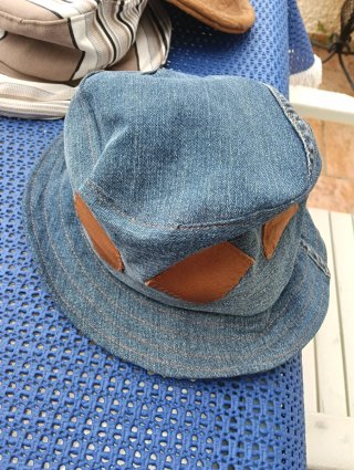 Sombrero a tesa larga da donna