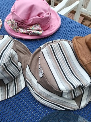 Sombrero a tesa larga da donna