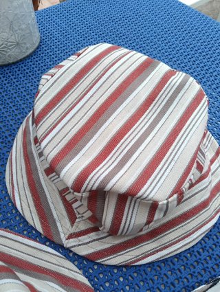 Sombrero a tesa larga da donna