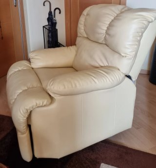 Sofá reclinable masaje piel beige