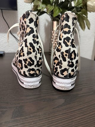 Converse con cuña estampado leopardo