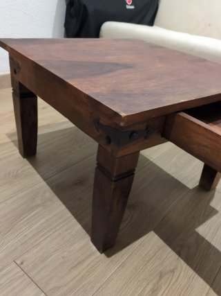 Mesita de té o noche de madera