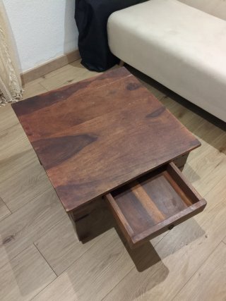 Mesita de té o noche de madera
