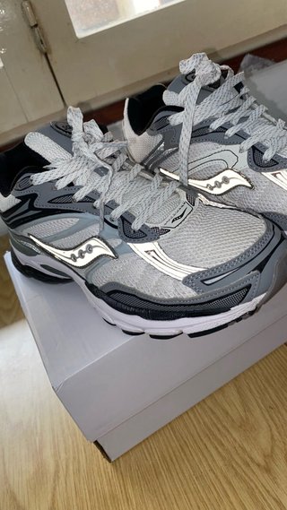 Saucony Omni 9 Gris y Blanco