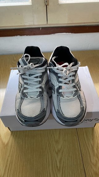 Saucony Omni 9 Gris y Blanco