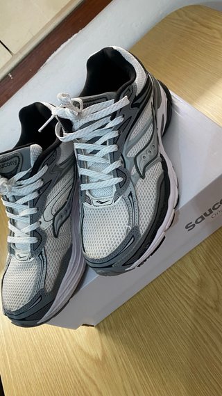 Saucony Omni 9 Gris y Blanco