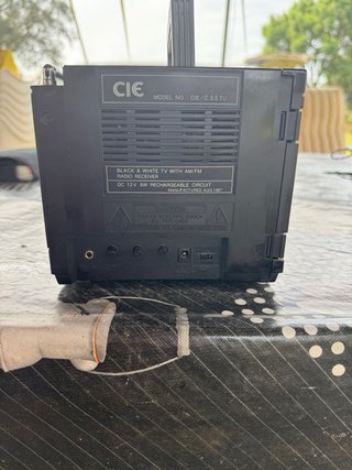 Televisor y Radio Portátil CIE 5.5