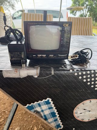 Televisor y Radio Portátil CIE 5.5