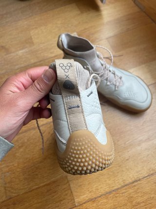 Zapatillas Vivobarefoot Mujer.  Beige/Blanco