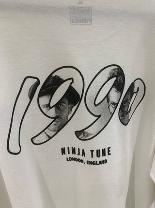 Camiseta Carhartt WIP x Ninja Tune 1990