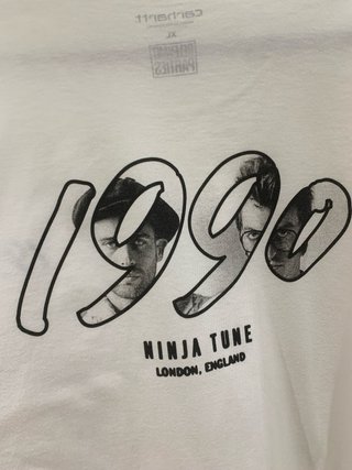 Camiseta Carhartt WIP x Ninja Tune 1990