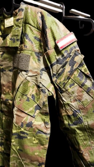 Traje militar boscoso pixelado Talla 1C.