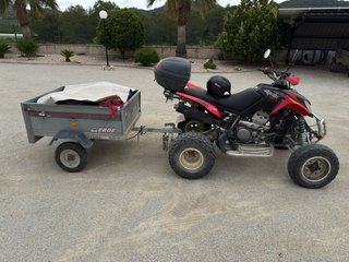Quad Arctic Cat 400 con remolque