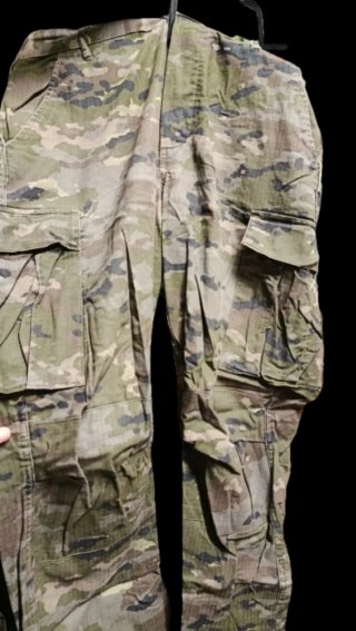 Traje militar verde pixelado Talla 1C
