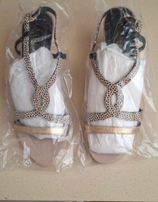 Sandalias Zeeb Beige y Dorado