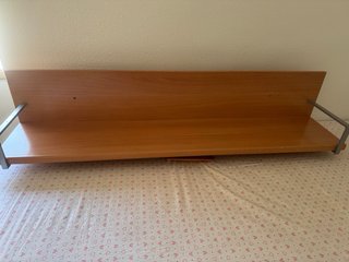 Mesa escritorio madera con zapatero y estanteria