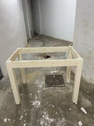 Patas de mesa de madera  Necesita pintado .