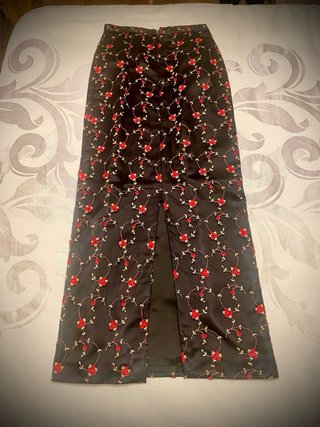 Conjunto falda larga y corpiño bordado