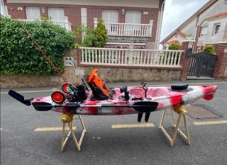 Kayak de pesca con accesorios