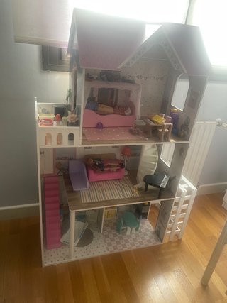 Casa de muñecas de madera