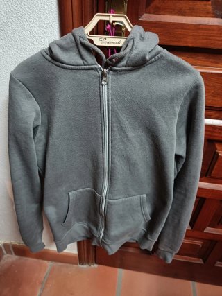 Sudadera gris
