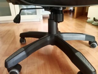 Sillón de escritorio gamer negro y gris