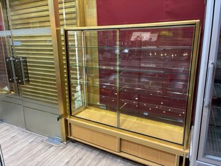 2 Vitrinas expositoras de cristal aluminioy madera